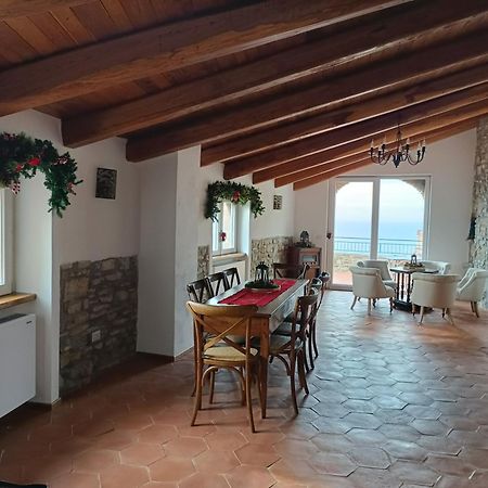 カステッラバーテ La Mansarda Bed & Breakfast エクステリア 写真
