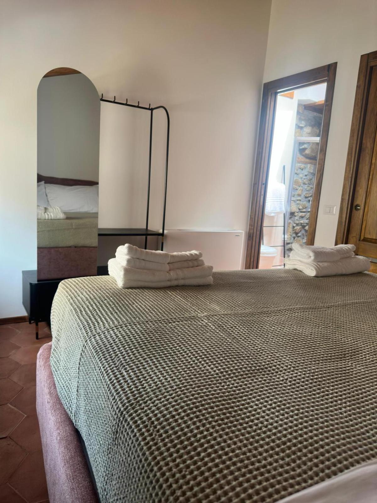 カステッラバーテ La Mansarda Bed & Breakfast エクステリア 写真