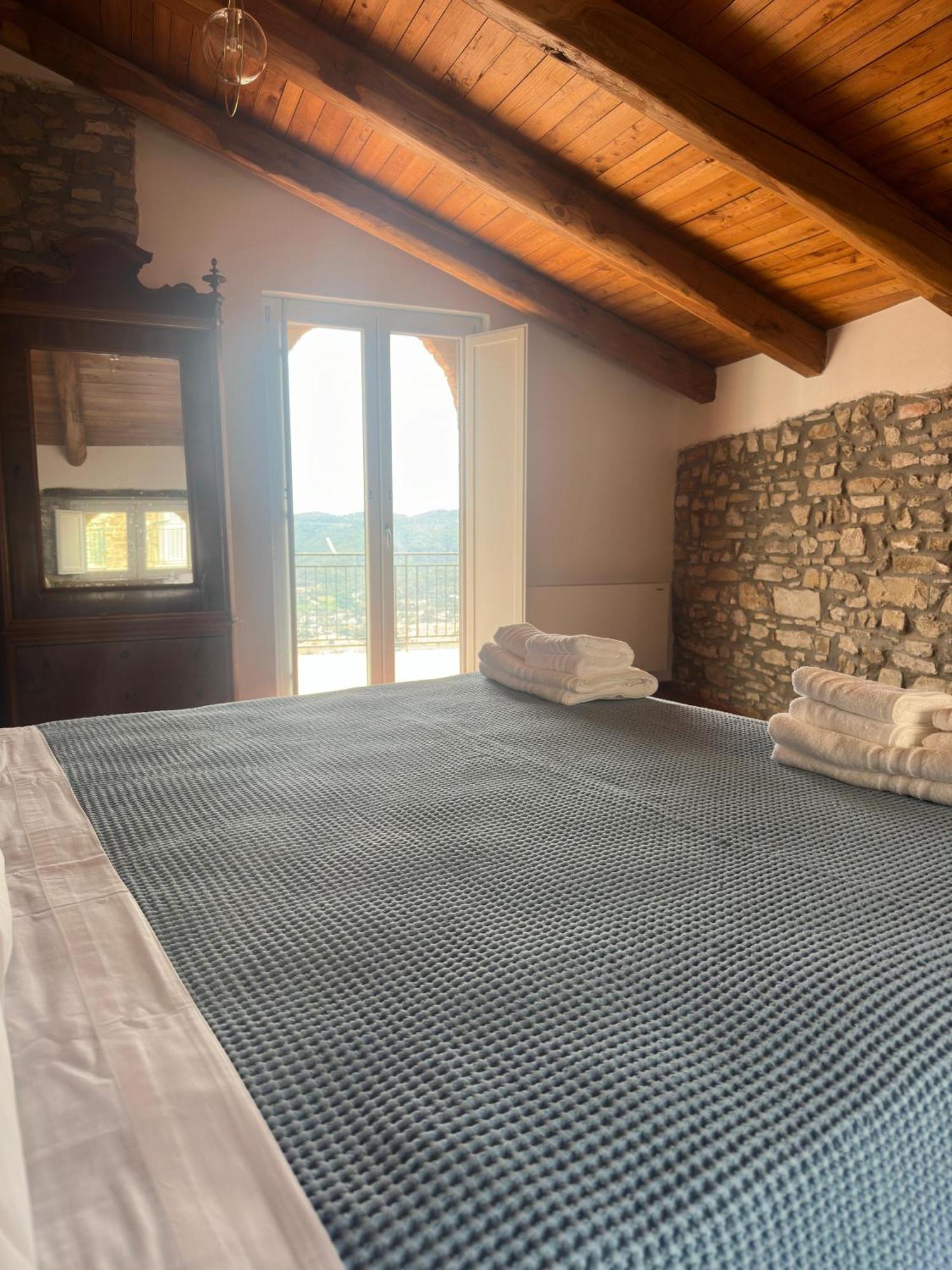 カステッラバーテ La Mansarda Bed & Breakfast エクステリア 写真